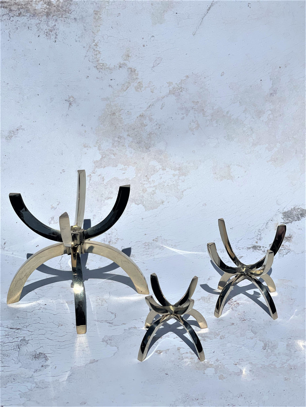 Crystal Claw Stand - (Gold)